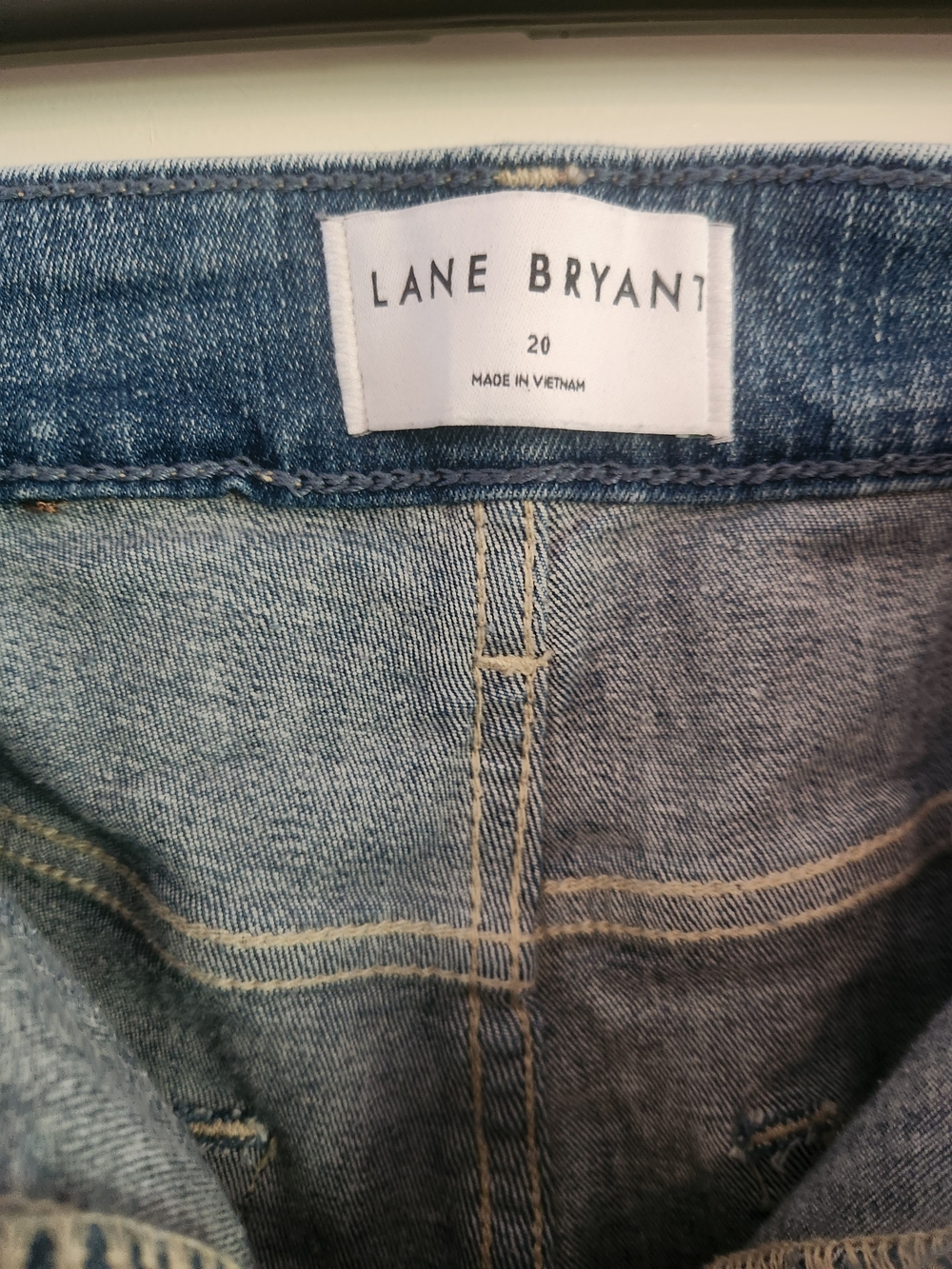 Lane Bryant Embroidered Embellished Denim Bermuda Shorts Sz 20 - Picture 4 of 7